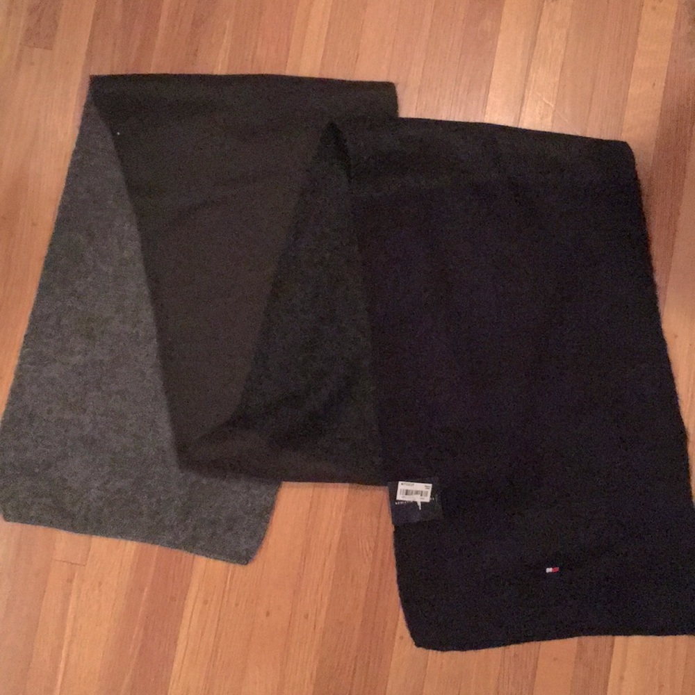 NWT Tommy Hilfiger color block scarf